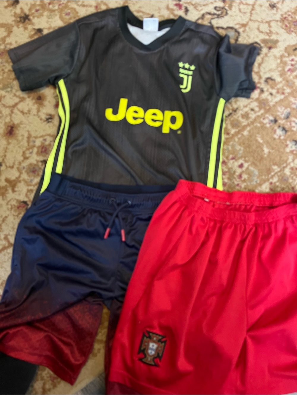 Juventus Cristiano Ronaldo #7 Black/Yellow Soccer Jersey Youth L (12/14)